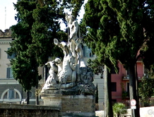 Фонтан Нептуна на Piazza del Poppolo