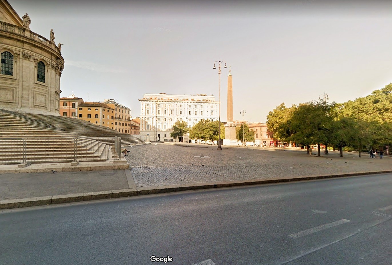 Площадь и обелиск Есквилино ( Piazza dell'Esquilino ) перед базиликой