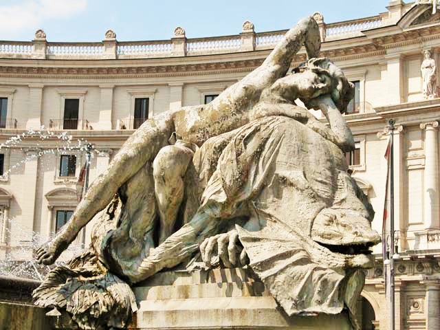 Речная нимфа фонтана Наяд в Риме
