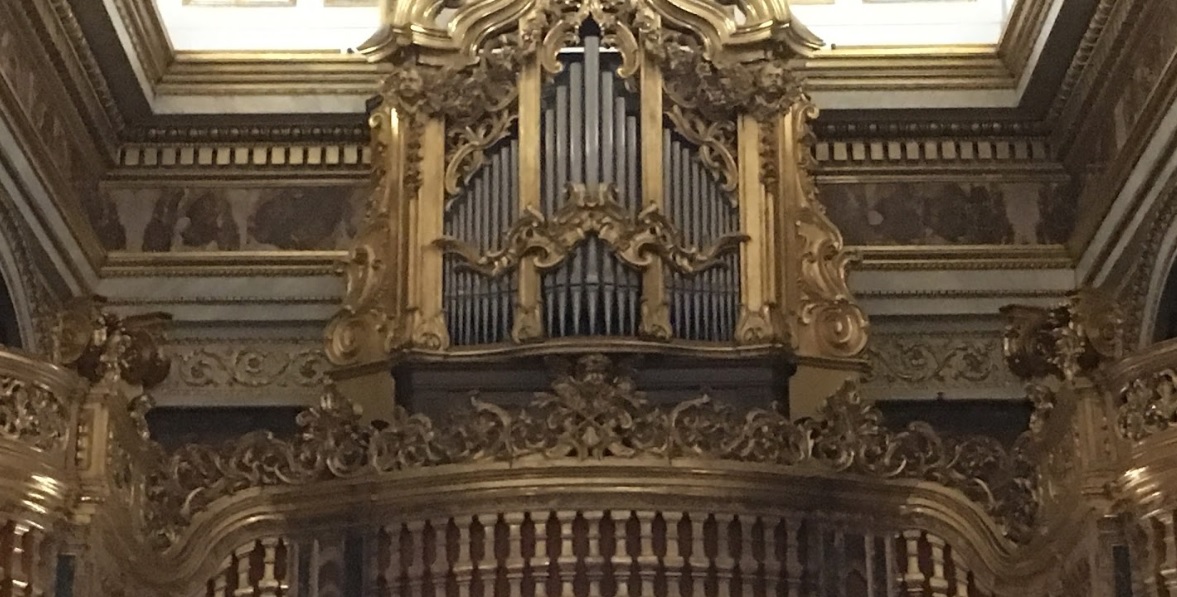 Орган в базилике.