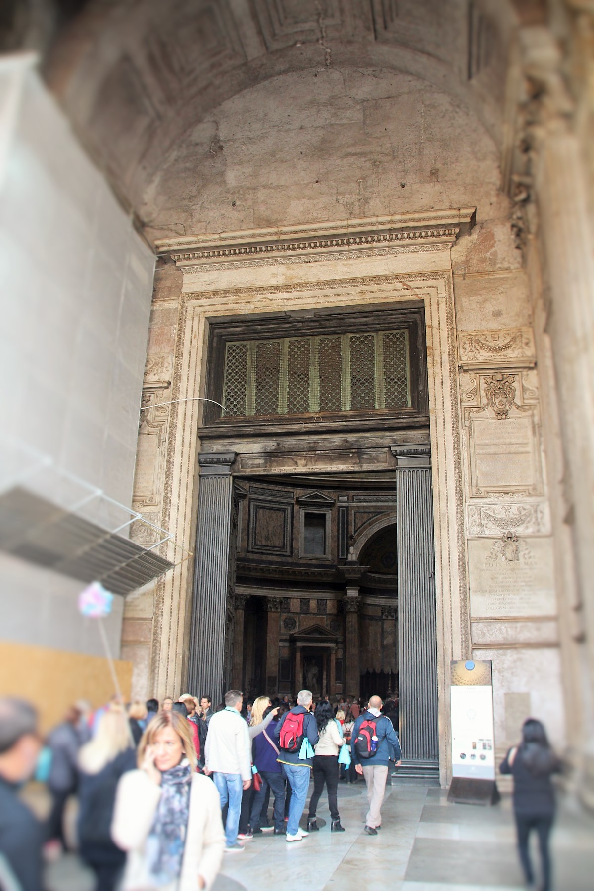 Двери Пантеона