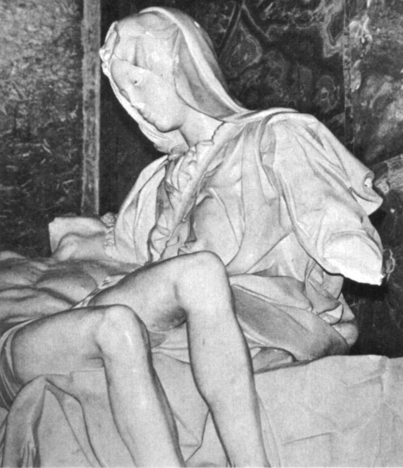 Повреждения Пьеты после нападения в 1972 году, фото из Википедии