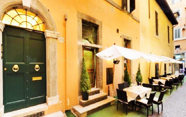 Уличный ресторанчик в Риме