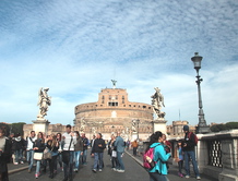 Мост Сан- Анжело, на дальнем плане замок Сан Анжело в Риме