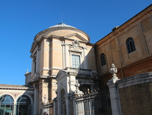Во дворе музеев Ватикана
