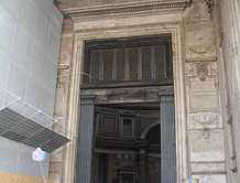 Главный вход в Пантеон