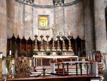 Алтарь главной часовни в Пантеоне
