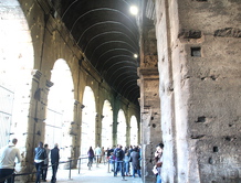 Под сводами стен Колизея