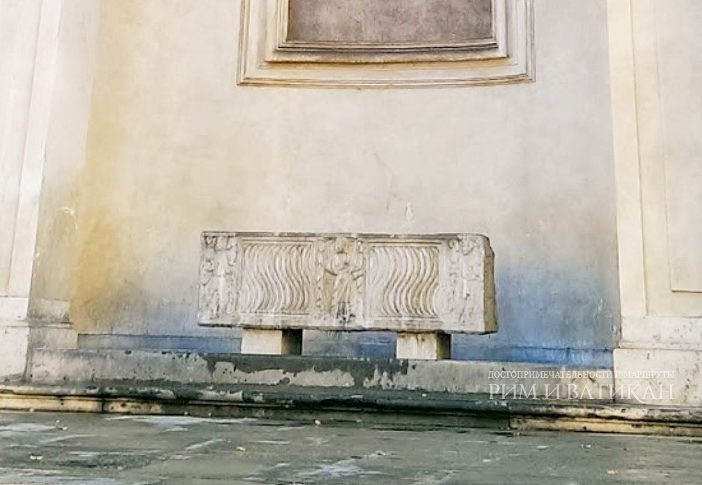 Жертвенный фонтан - Fontana del Bottino в Риме