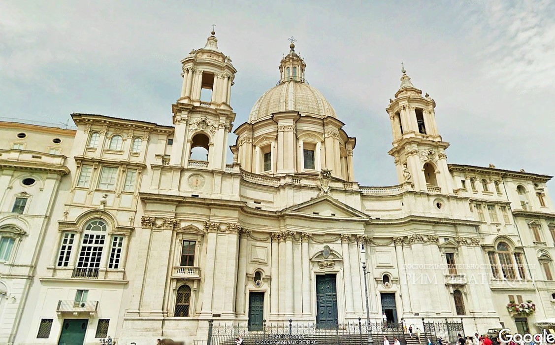 Вид на церковь Сант-Агнес в Агоне с площади Навона