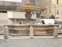Фонтан на площади Сант Андреа делла Валле - Fontana di piazza Sant'Andrea della Valle
